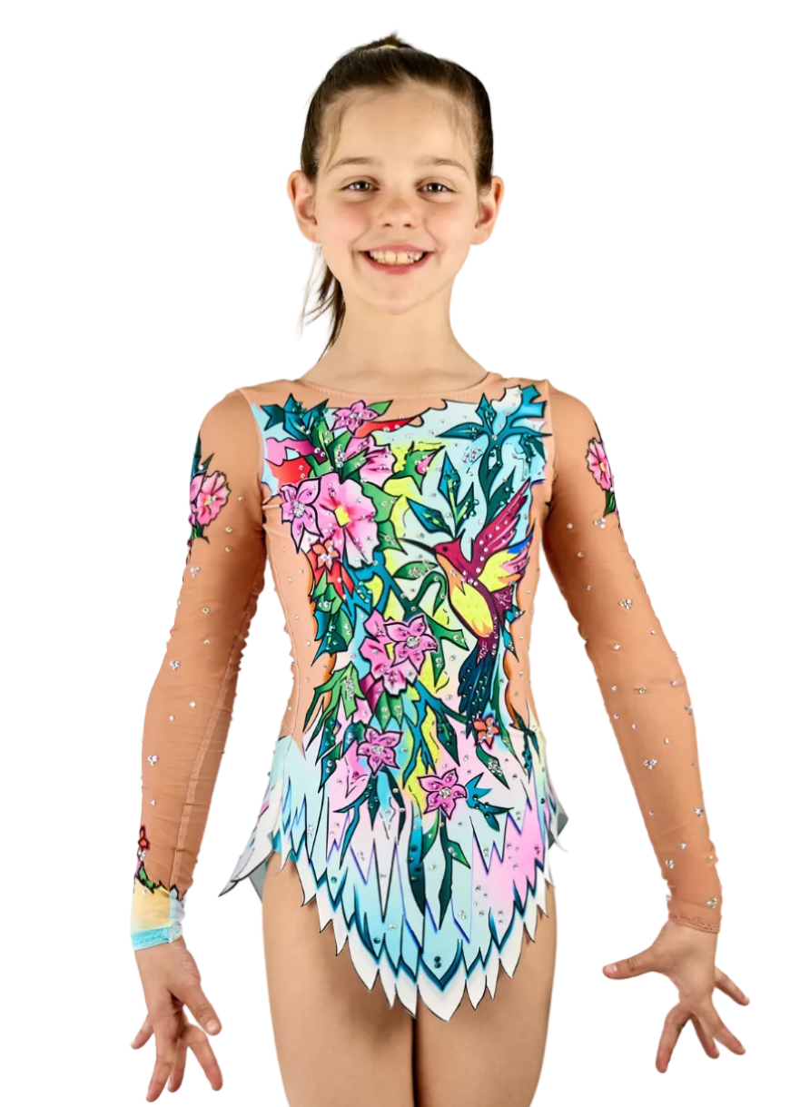 Justaucorps de gymnastique rythmique modèle Coulant avec motif d'oiseau et de fleurs.