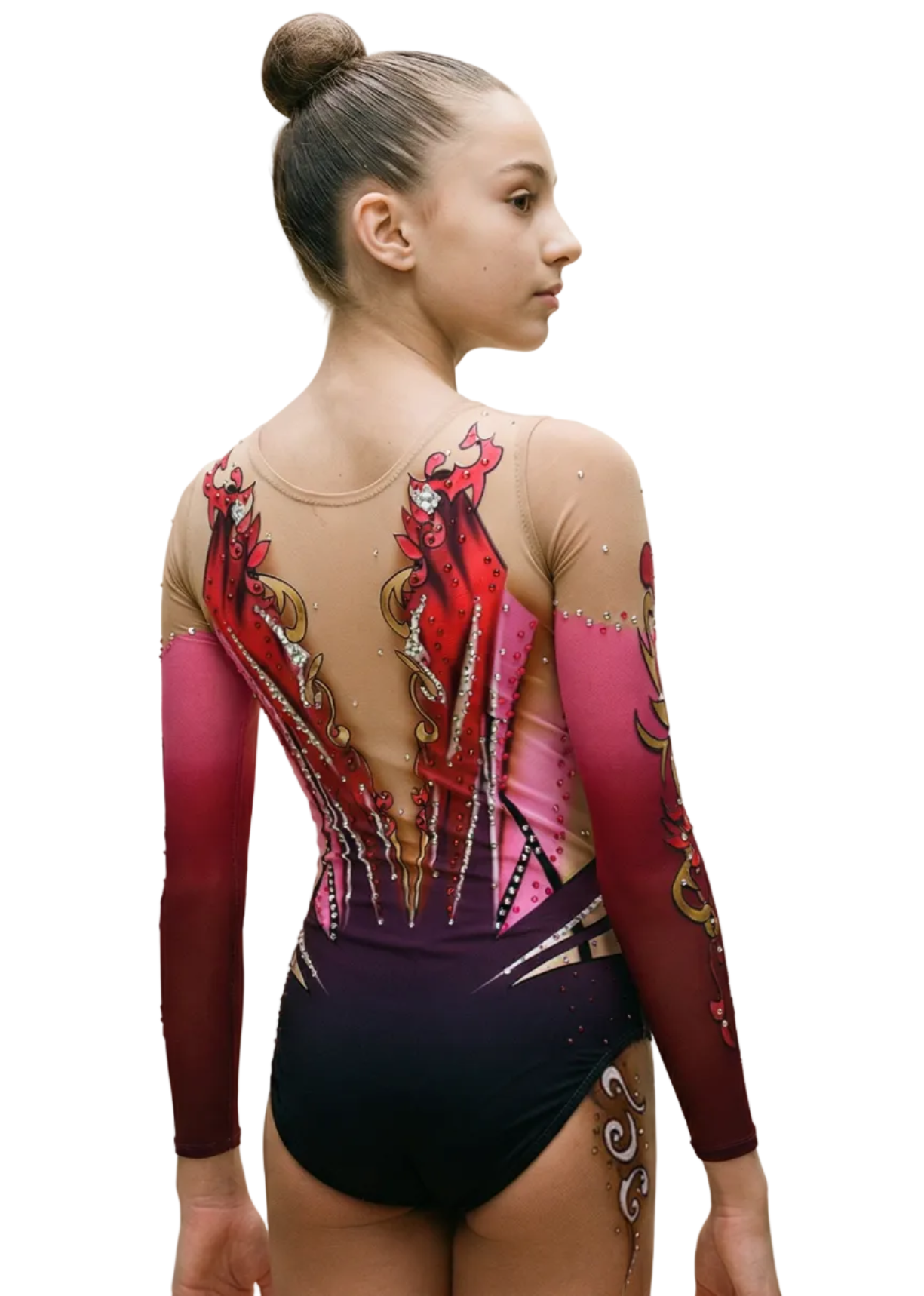 Justaucorps de gymnastique rythmique rouge et fuchsia avec manches longues, strass abondants et dégradés intenses dans un style ornemental élégant.
Justaucorps fuchsia et rouge de gymnastique rythmique avec transparences, strass brillants et design symétrique détaillé dans un style baroque moderne.
Dos d'un justaucorps rythmique rouge avec dégradés sombres, strass brillants et motifs ornementaux dorés dans un style élégant et dynamique.