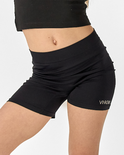 Vinkova Especial Negro rhythmic gymnastics shorts, close-up of the cut and leg logo.