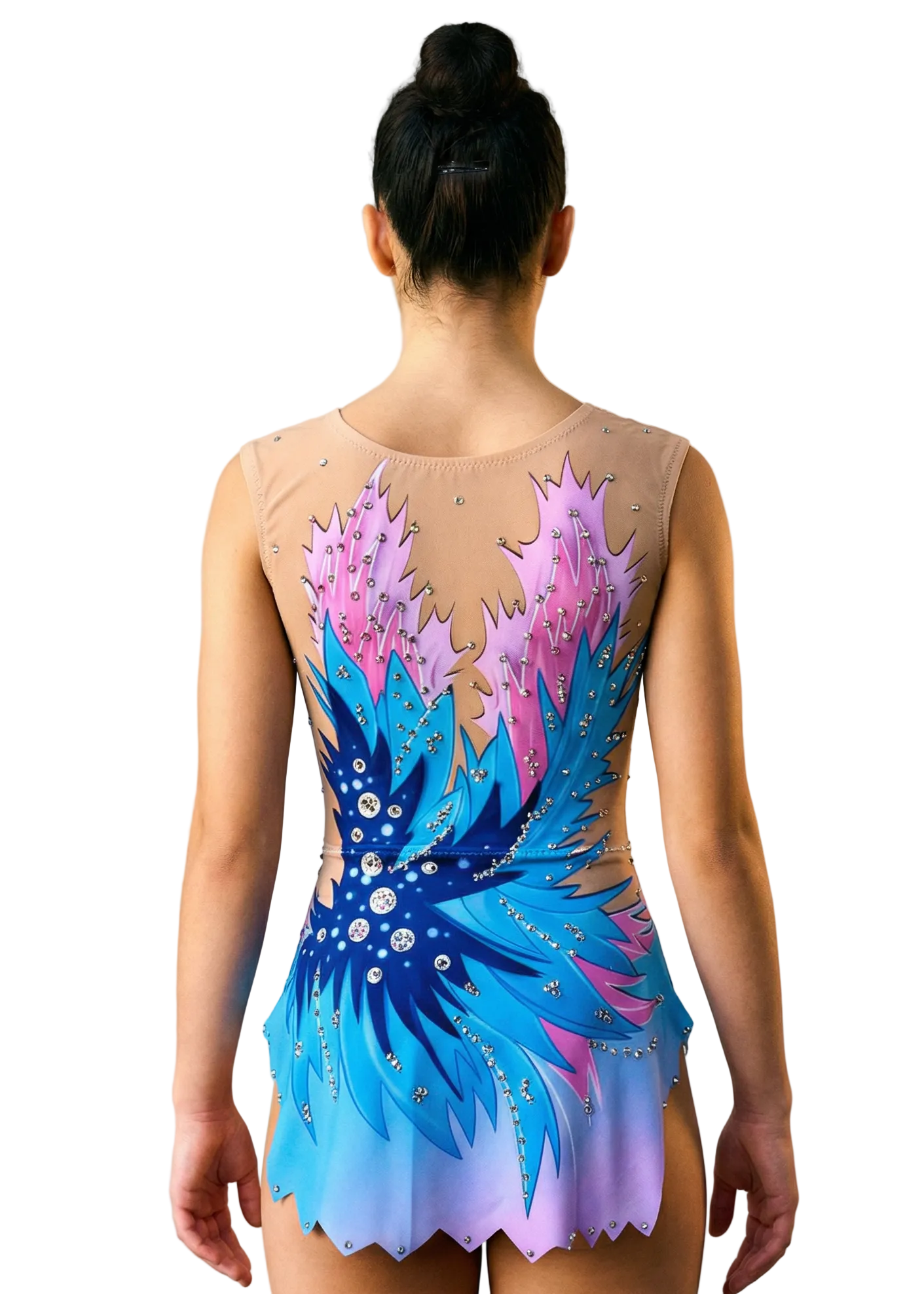 Justaucorps de gymnastique rythmique en rose et bleu avec dégradés, strass abondants et motifs flammés créant un style lumineux.
Justaucorps de gymnastique rythmique de couleur claire avec bleus intenses, roses doux, strass brillants et design flammé d'apparence dynamique.
Dos d'un justaucorps de gymnastique rythmique sur base claire avec roses et bleus, strass et motifs flammés fluides.