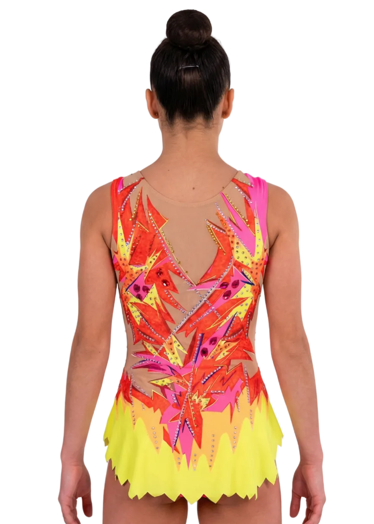 Justaucorps de gymnastique rythmique en rouge, rose et jaune avec strass, effets de transparence et motifs flammés créant un style vibrant.
Justaucorps de gymnastique rythmique de couleur claire avec rouges intenses, détails jaunes et roses, strass brillants et design flammé d'aspect dynamique.
Dos d'un justaucorps de gymnastique rythmique sur base claire avec rouges, roses et jaunes, strass et traits flammés fluides.