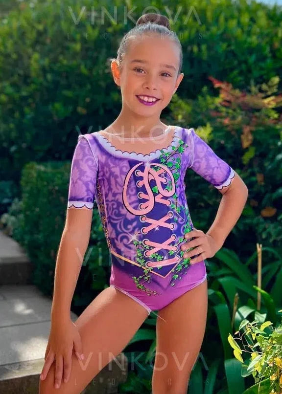 Maillot de gimnasia rítmica de princesa con diseño de corsé lila, hiedra y encaje para entrenamiento.