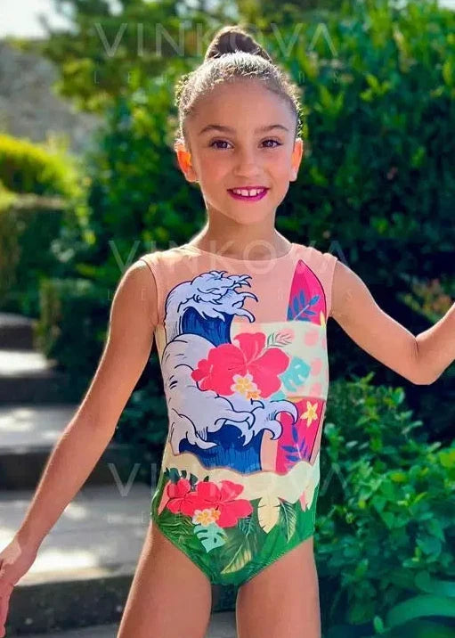 Maillot de gimnasia rítmica sin mangas con diseño de gran ola, flores de hibiscus y motivos tropicales.
