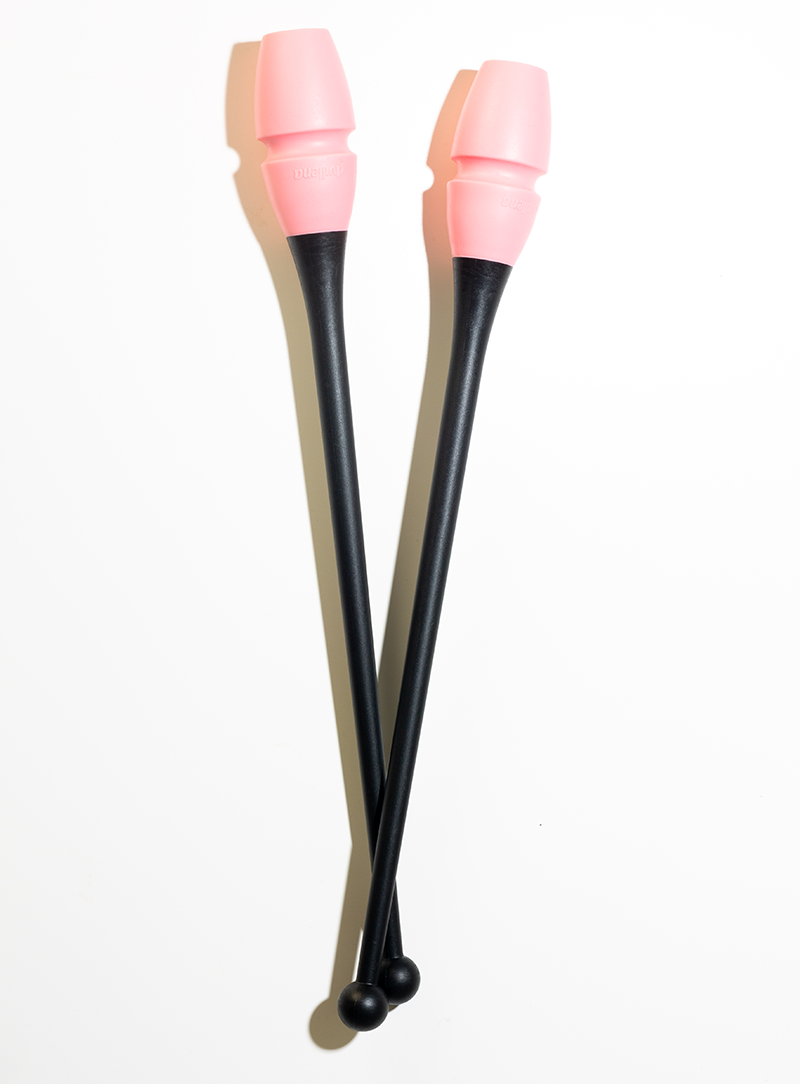 Mazas de gimnasia rítmica engarzables negro y rosa para gimnastas.