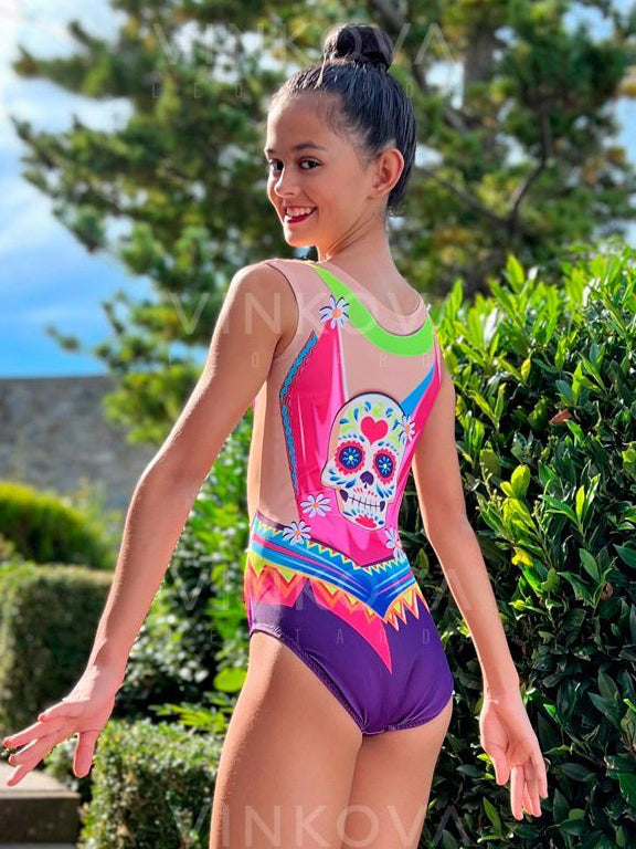 Maillot de gimnasia rítmica sin mangas con motivos tradicionales de México y grecas de colores vibrantes.