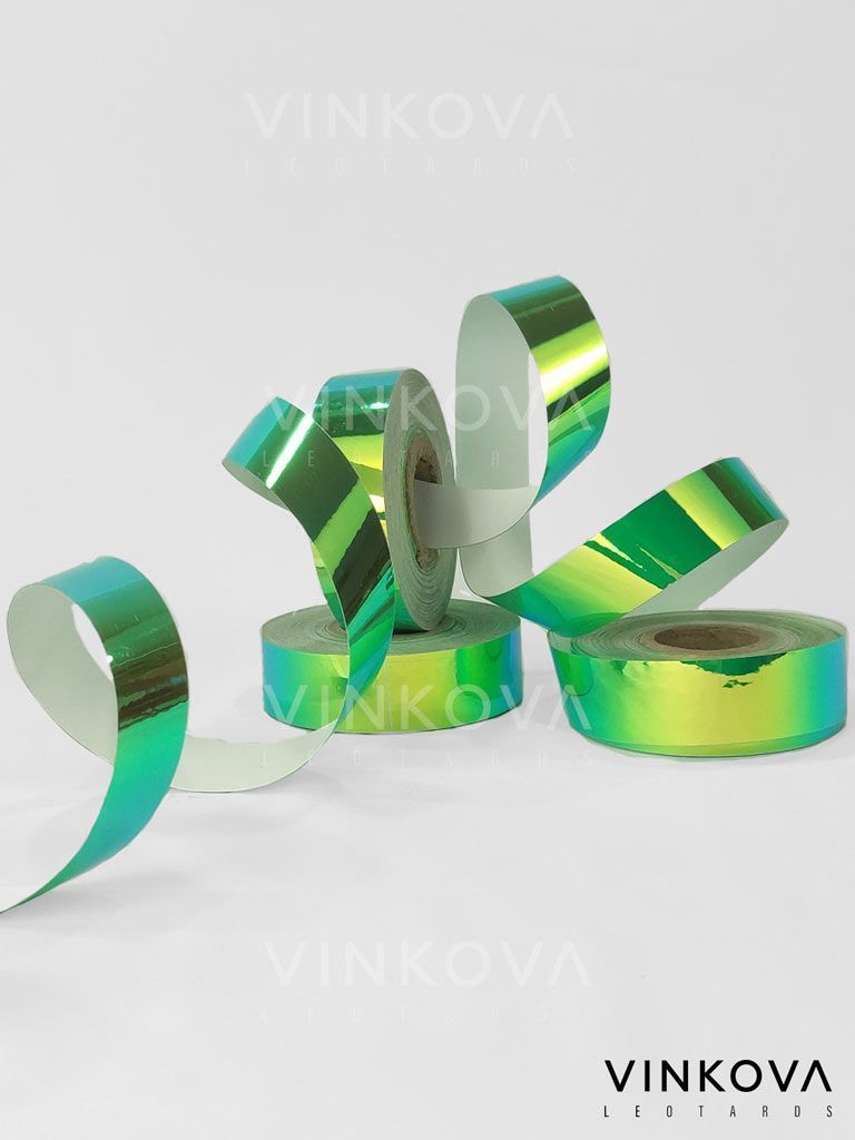 Cinta adhesiva Vinkova para aparatos de gimnasia rítmica, tornasolado, verde Lagarto, en rollos y tiras desplegadas.