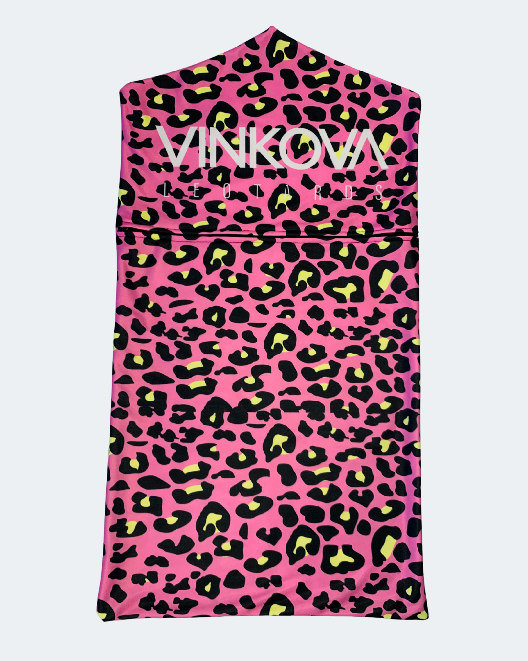 Housse de justaucorps Pink Cheetah Vinkova, léopard rose, revers avec logo.
