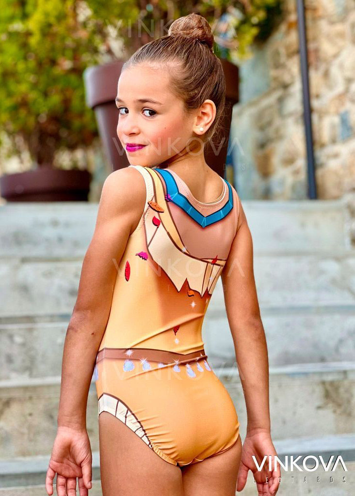 Maillot de gimnasia rítmica sin mangas en color ocre con detalles de brillantes y temática de naturaleza.