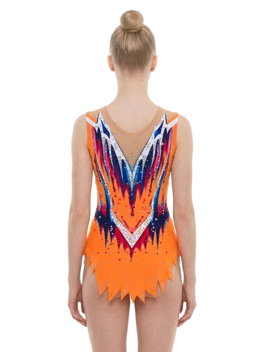 Justaucorps Regina Vinkova, dos : orange, bleu et blanc, lignes en V, jupe à pointes.