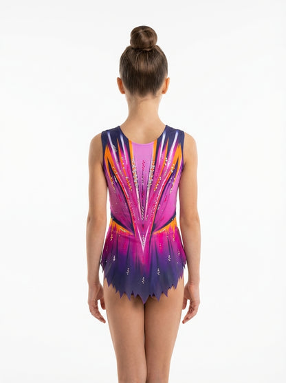 Maillot de competición con faldita, degradado morado y fucsia con decoración de pedrería phoenix