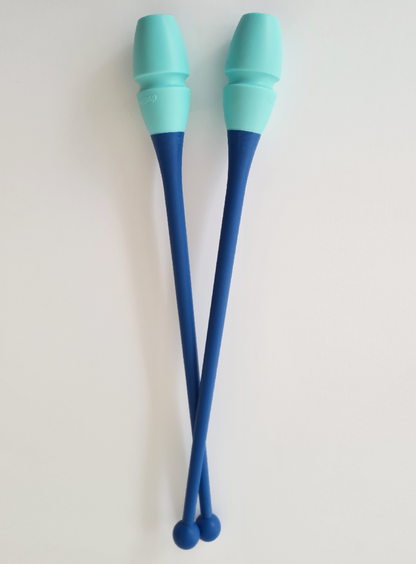 Mazas de gimnasia rítmica engarzables azul marino y celeste para entrenamiento y competición.