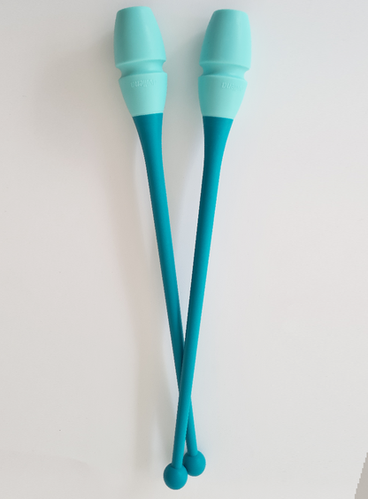 Mazas de gimnasia rítmica engarzables azul turquesa y menta para competición y entrenamiento.