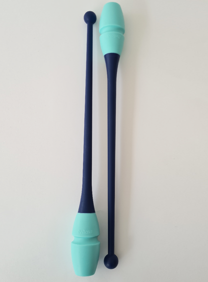 Mazas de gimnasia rítmica engarzables azul oscuro y menta para entrenamiento y competición.