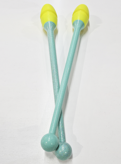 Dvillena & Vinkova rhythmic green shiny and yellow connectable clubs