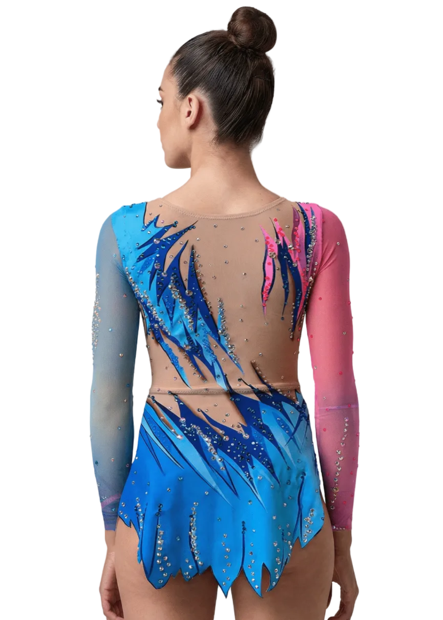 Maillot de gimnasia rítmica azul y rosa con degradados, transparencias tono piel, pedrería abundante y mangas largas en estilo dinámico.
Maillot rítmico en azules y rosas con diseño flameado, transparencias tono piel, pedrería brillante y falda recortada de acabado en movimiento.
Espalda del maillot rítmico azul y rosa con degradados, transparencias tono piel, pedrería dispersa y diseño estilizado de líneas ascendentes.